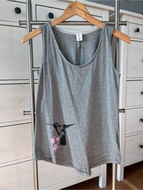Smoking Lily Women's Grey Tank Top with Hummingbird Graphic